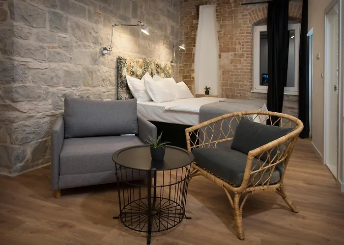 Appartement Emarkoni *
