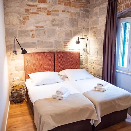 Apartment Emarkoni *