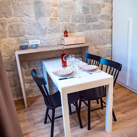 Apartment Emarkoni *