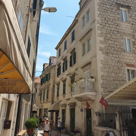 Emarkoni Apartment